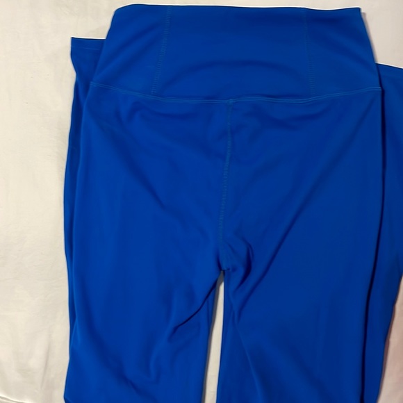 Small high wasted flare bottom HALARA leggings - Picture 3 of 3
